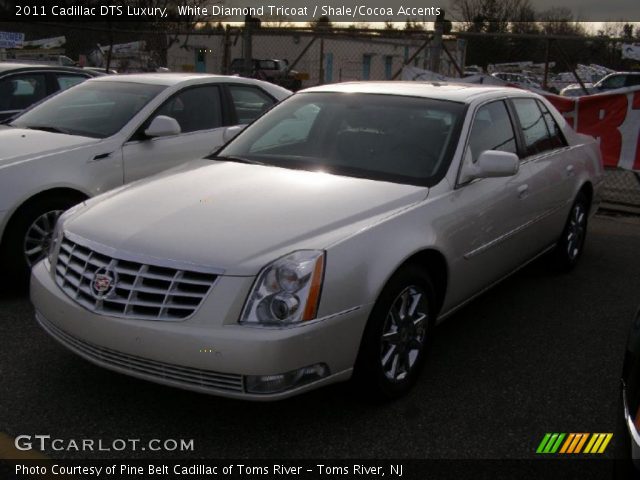 2011 Cadillac DTS Luxury in White Diamond Tricoat