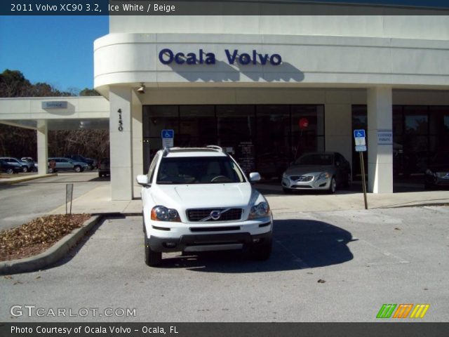 2011 Volvo XC90 3.2 in Ice White