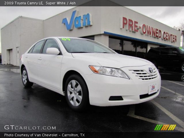 2009 Toyota Camry LE in Super White