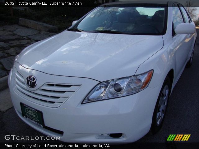 2009 Toyota Camry LE in Super White