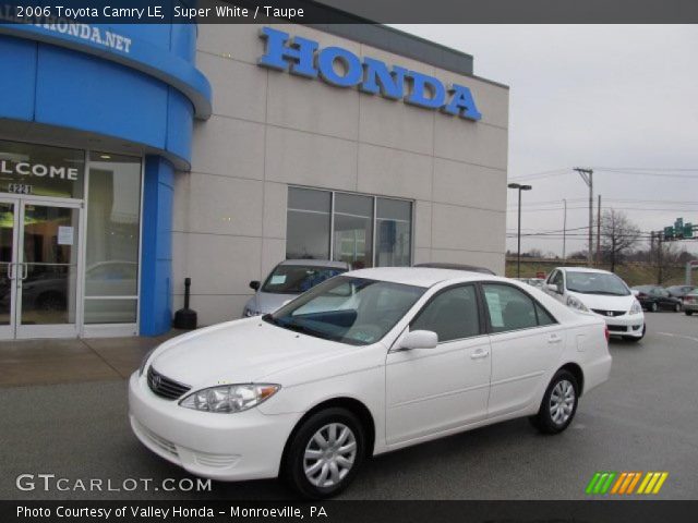 2006 Toyota Camry LE in Super White