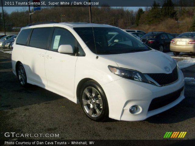2011 Toyota Sienna SE in Super White
