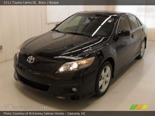2011 Toyota Camry SE in Black