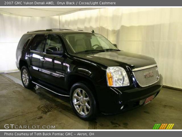 2007 GMC Yukon Denali AWD in Onyx Black