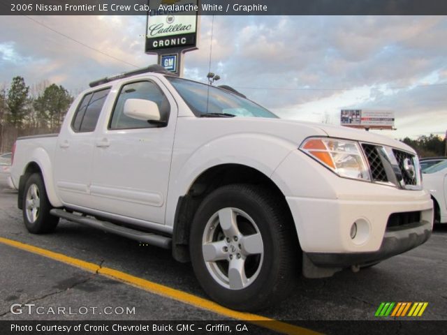 2006 Nissan Frontier LE Crew Cab in Avalanche White