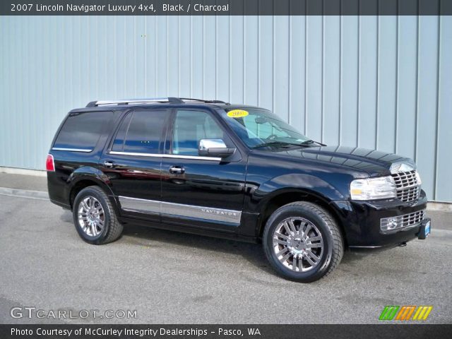 2007 Lincoln Navigator Luxury 4x4 in Black