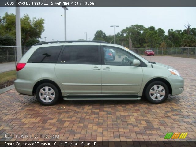 2009 Toyota Sienna XLE in Silver Pine Mica