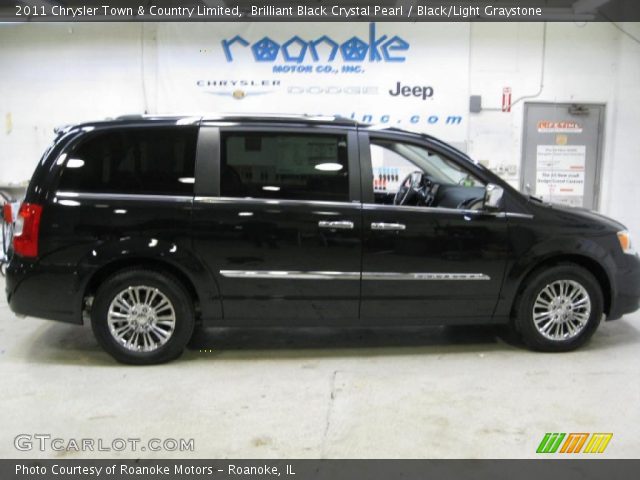 2011 Chrysler Town & Country Limited in Brilliant Black Crystal Pearl
