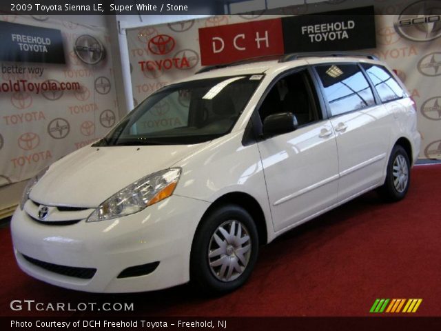 2009 Toyota Sienna LE in Super White