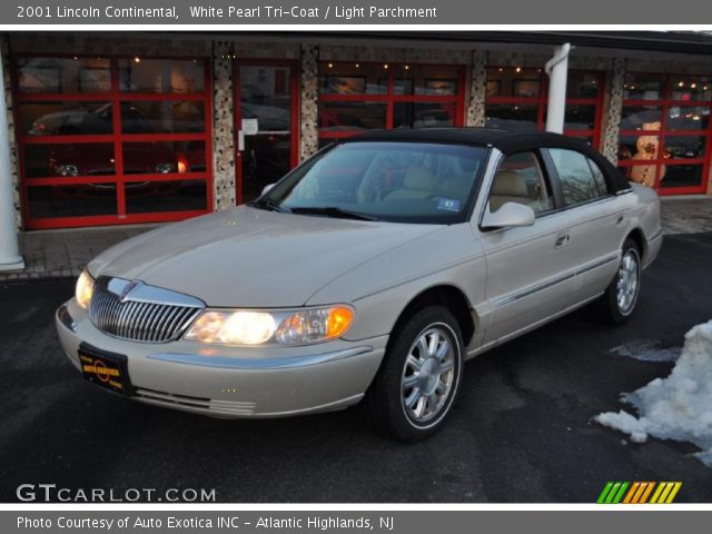 2001 Lincoln Continental  in White Pearl Tri-Coat