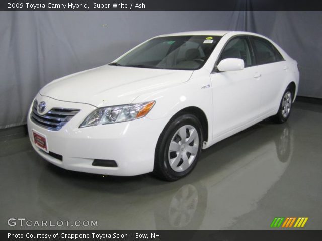 2009 Toyota Camry Hybrid in Super White