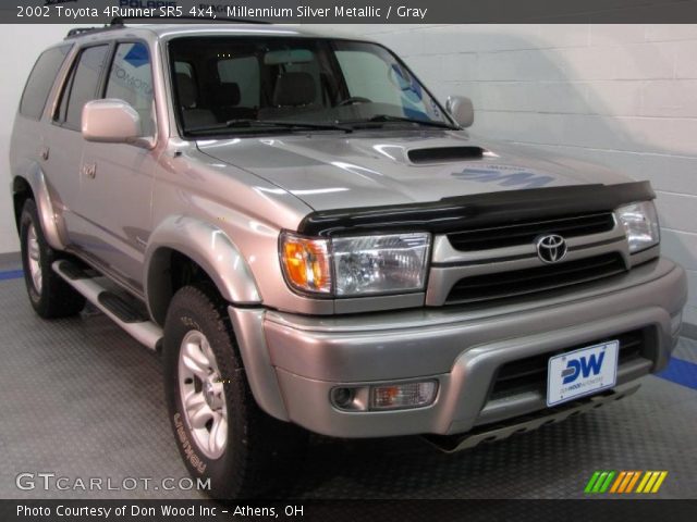 2002 Toyota 4Runner SR5 4x4 in Millennium Silver Metallic