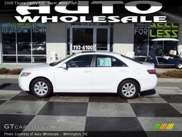 2008 Toyota Camry XLE in Super White