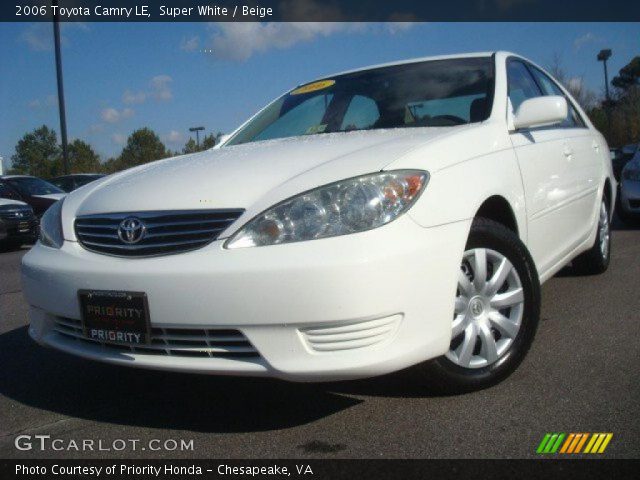 2006 Toyota Camry LE in Super White