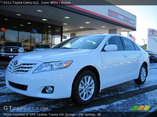 2011 Toyota Camry XLE in Super White