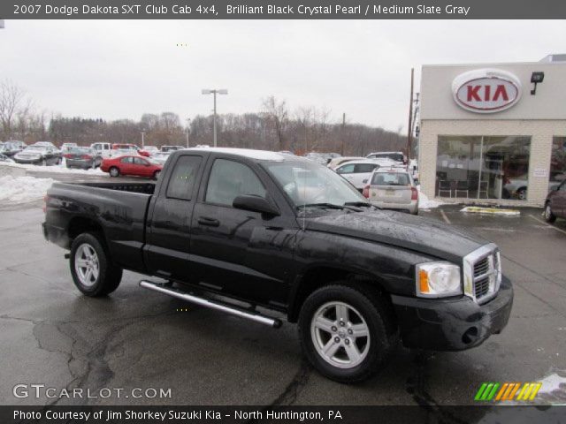 2007 Dodge Dakota SXT Club Cab 4x4 in Brilliant Black Crystal Pearl