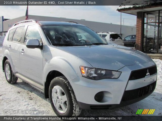 2010 Mitsubishi Outlander ES 4WD in Cool Silver Metallic