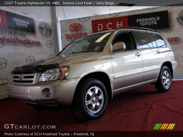 2007 Toyota Highlander V6 4WD in Sonora Gold Pearl