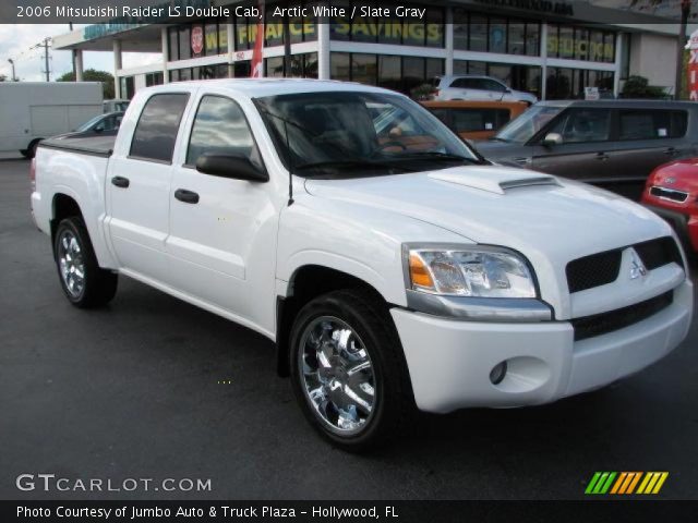 2006 Mitsubishi Raider LS Double Cab in Arctic White