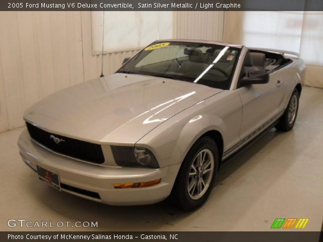 2005 Ford Mustang V6 Deluxe Convertible in Satin Silver Metallic