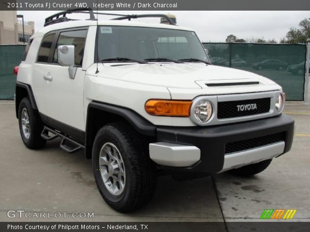 2011 Toyota FJ Cruiser 4WD in Iceberg White
