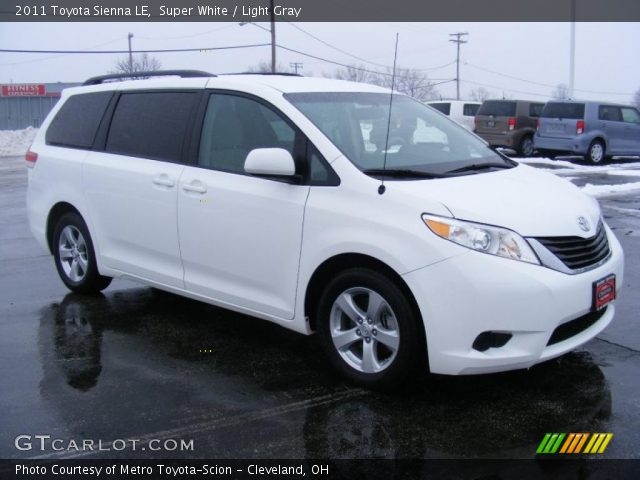 2011 Toyota Sienna LE in Super White