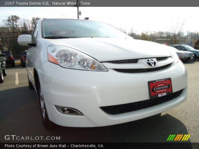 2007 Toyota Sienna XLE in Natural White