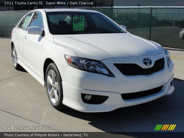 2011 Toyota Camry SE in Super White