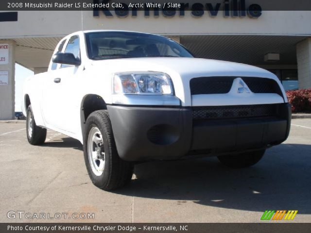 2008 Mitsubishi Raider LS Extended Cab in Arctic White
