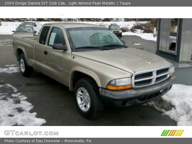 2004 Dodge Dakota SXT Club Cab in Light Almond Pearl Metallic