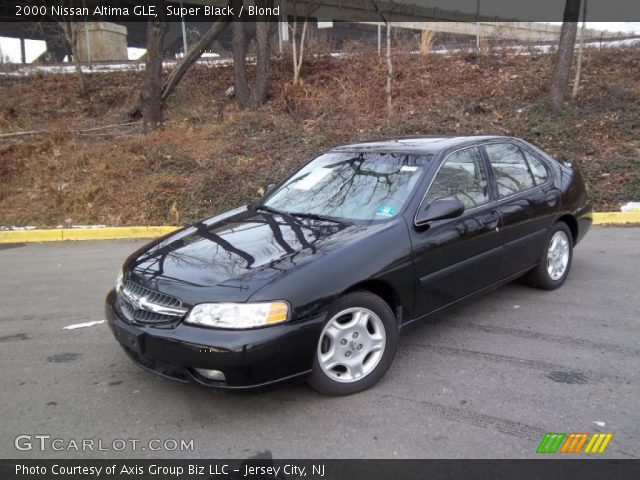 2000 Nissan Altima GLE in Super Black
