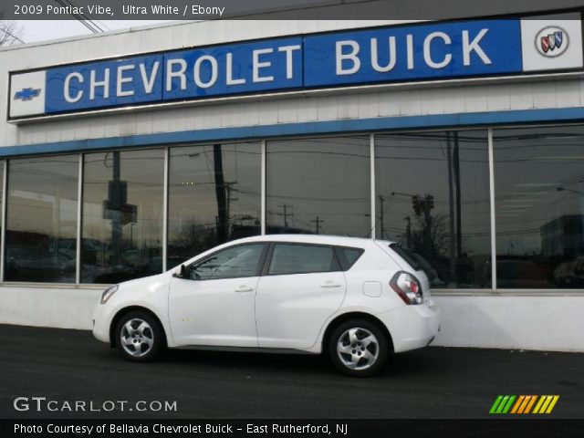 2009 Pontiac Vibe  in Ultra White