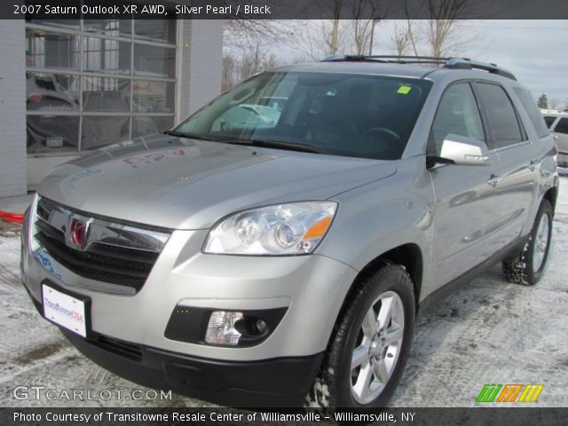 2007 Saturn Outlook XR AWD in Silver Pearl