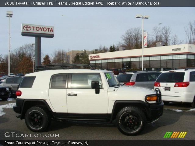 2008 Toyota FJ Cruiser Trail Teams Special Edition 4WD in Iceberg White