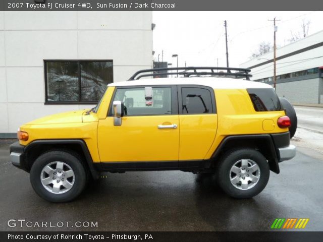 2007 Toyota FJ Cruiser 4WD in Sun Fusion