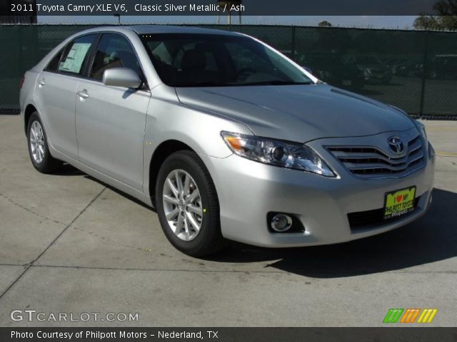 2011 Toyota Camry XLE V6 in Classic Silver Metallic