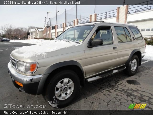 1998 Nissan Pathfinder XE 4x4 in Beige Metallic