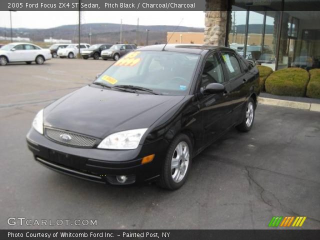 2005 Ford Focus ZX4 ST Sedan in Pitch Black
