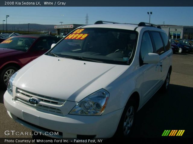 2008 Kia Sedona LX in White