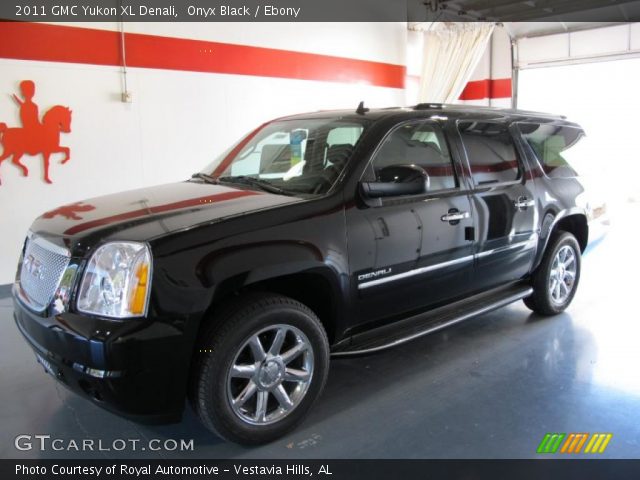 2011 GMC Yukon XL Denali in Onyx Black