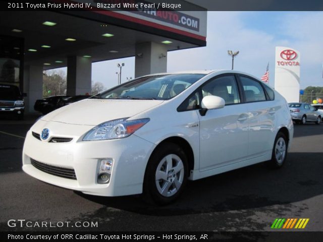 2011 Toyota Prius Hybrid IV in Blizzard White Pearl