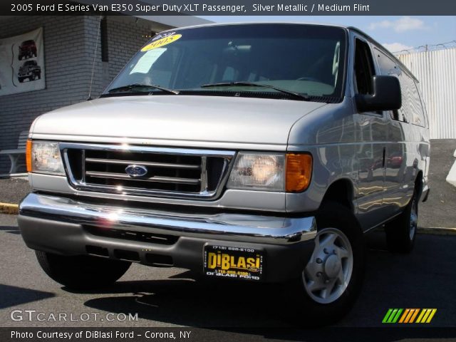 2005 Ford E Series Van E350 Super Duty XLT Passenger in Silver Metallic