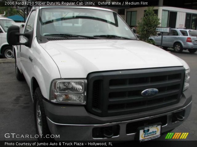2006 Ford F250 Super Duty XL Regular Cab Utility in Oxford White