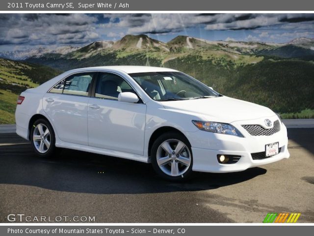 2011 Toyota Camry SE in Super White