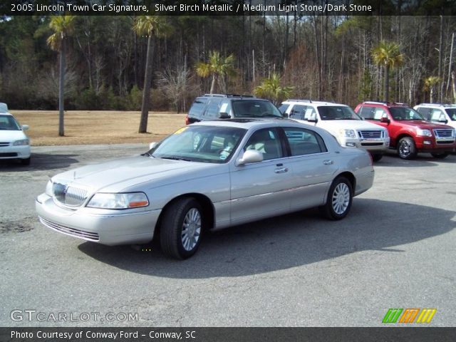 2005 Lincoln Town Car Signature in Silver Birch Metallic