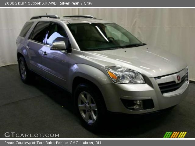 2008 Saturn Outlook XR AWD in Silver Pearl