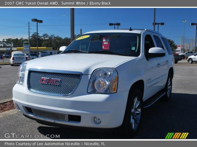 2007 GMC Yukon Denali AWD in Summit White
