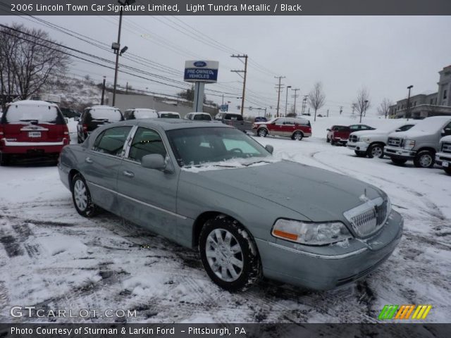 2006 Lincoln Town Car Signature Limited in Light Tundra Metallic