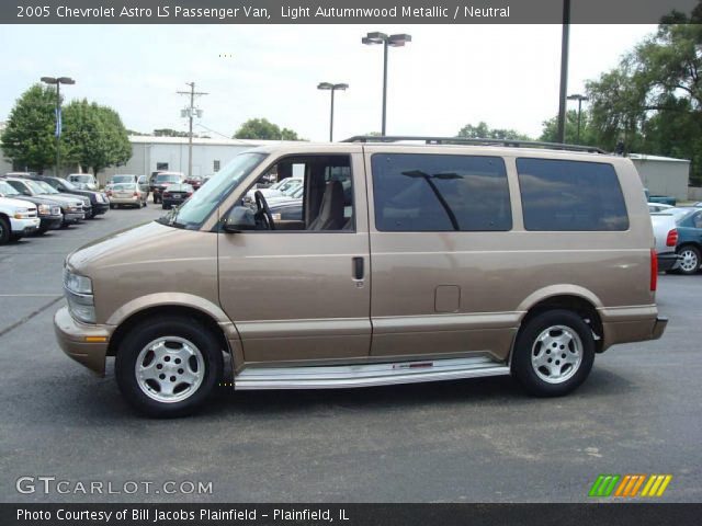 2005 Chevrolet Astro LS Passenger Van in Light Autumnwood Metallic