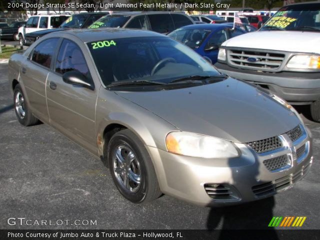 2004 Dodge Stratus SE Sedan in Light Almond Pearl Metallic